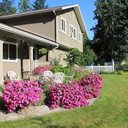 Alpenrose Revelstoke Bed & Breakfast ภายนอก รูปภาพ