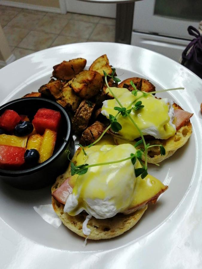 Alpenrose Revelstoke Bed & Breakfast ภายนอก รูปภาพ