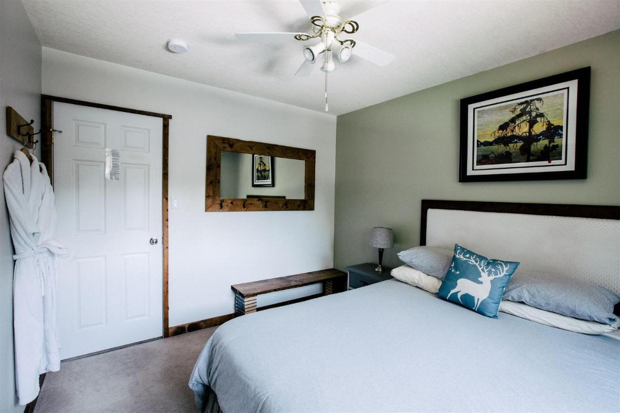 Alpenrose Revelstoke Bed & Breakfast ภายนอก รูปภาพ