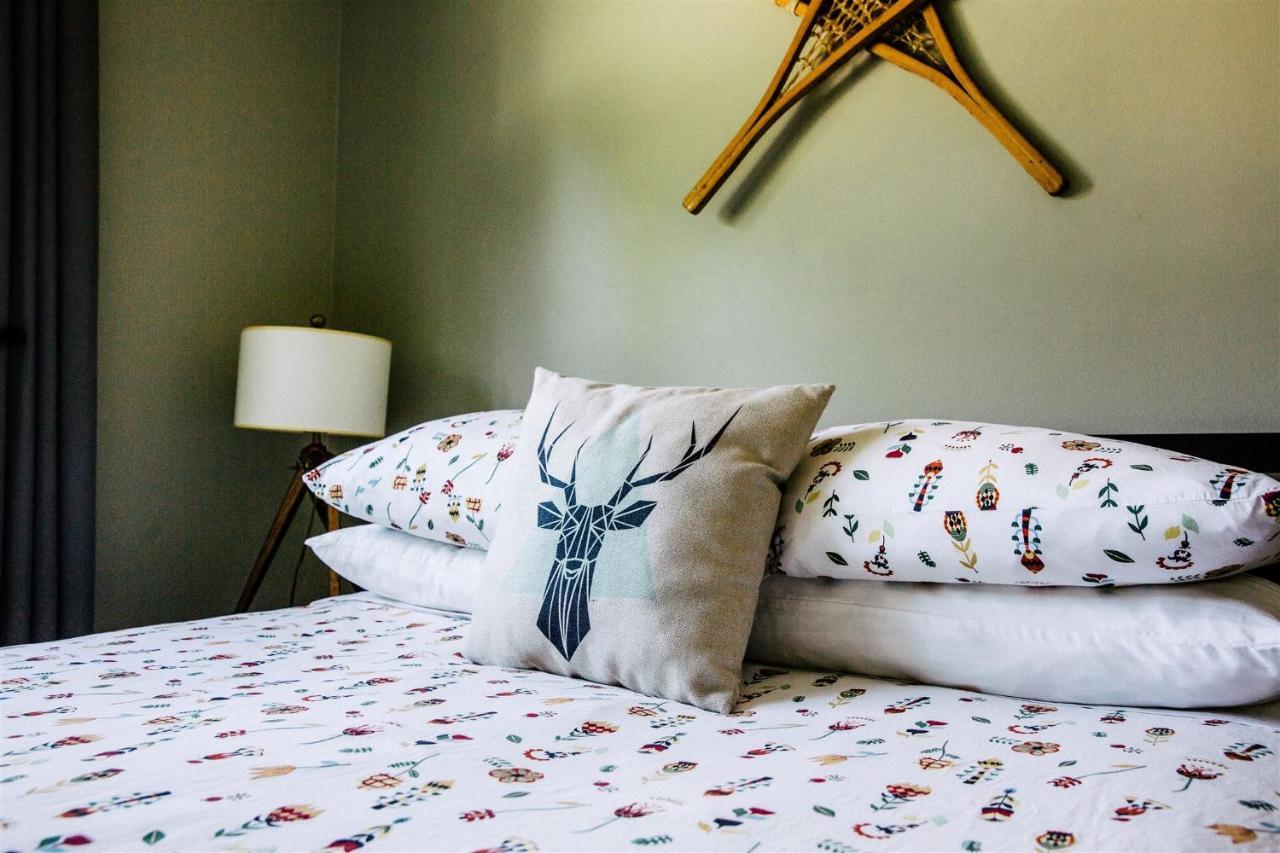 Alpenrose Revelstoke Bed & Breakfast ภายนอก รูปภาพ