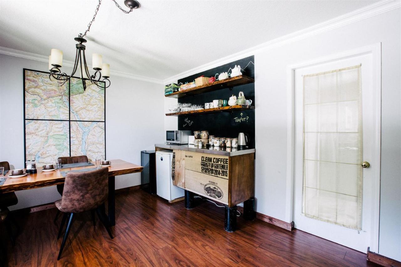 Alpenrose Revelstoke Bed & Breakfast ภายนอก รูปภาพ