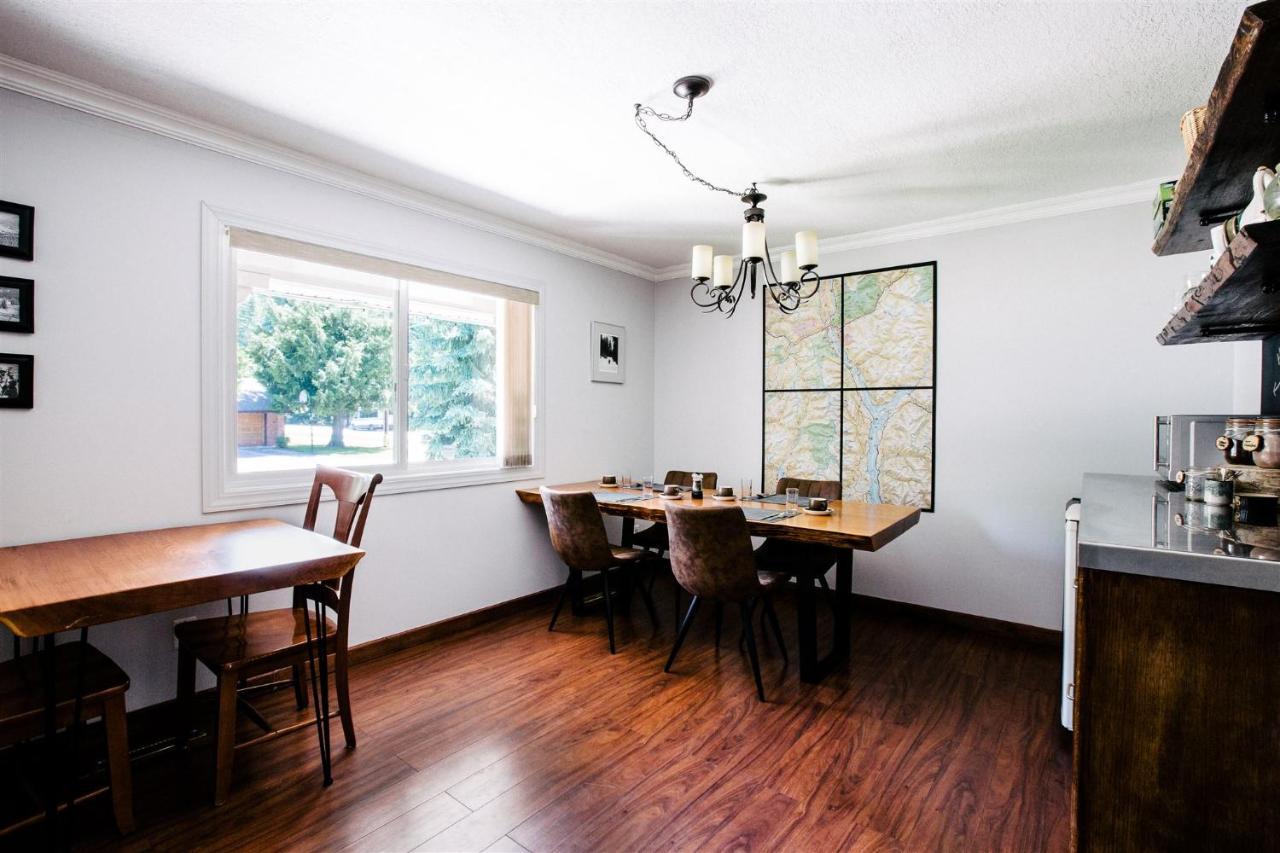 Alpenrose Revelstoke Bed & Breakfast ภายนอก รูปภาพ