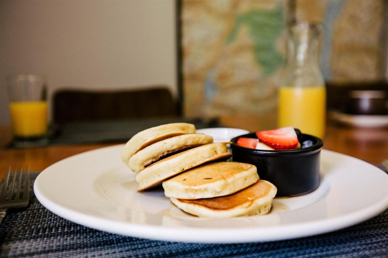 Alpenrose Revelstoke Bed & Breakfast ภายนอก รูปภาพ