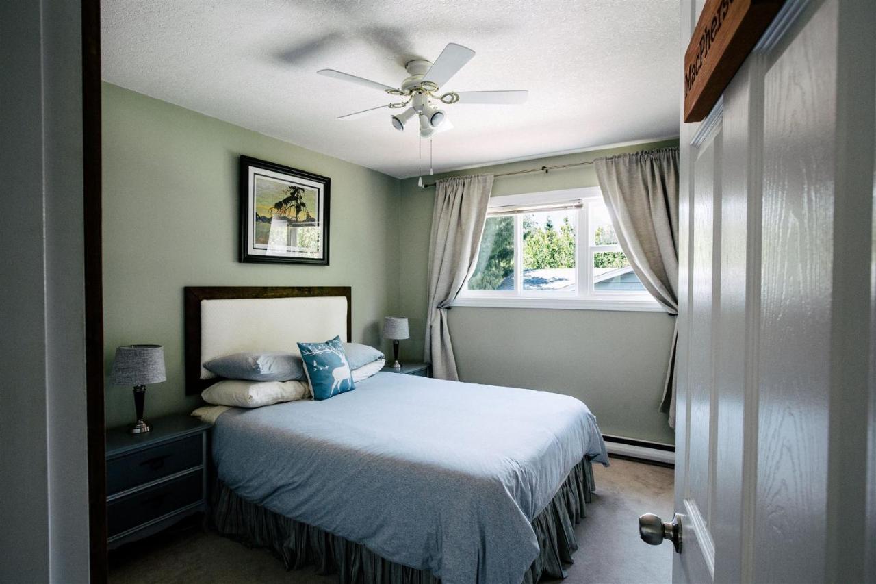 Alpenrose Revelstoke Bed & Breakfast ภายนอก รูปภาพ