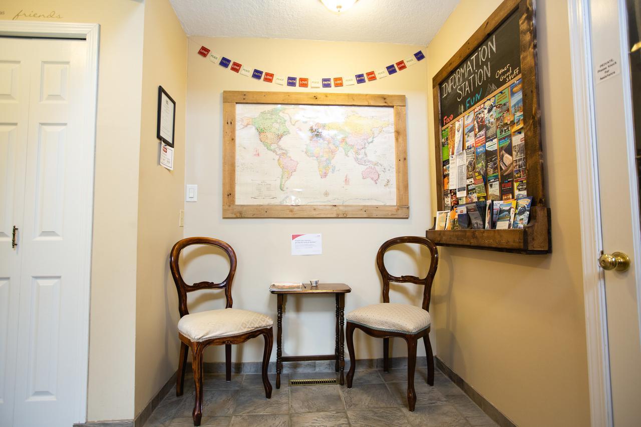 Alpenrose Revelstoke Bed & Breakfast ภายนอก รูปภาพ