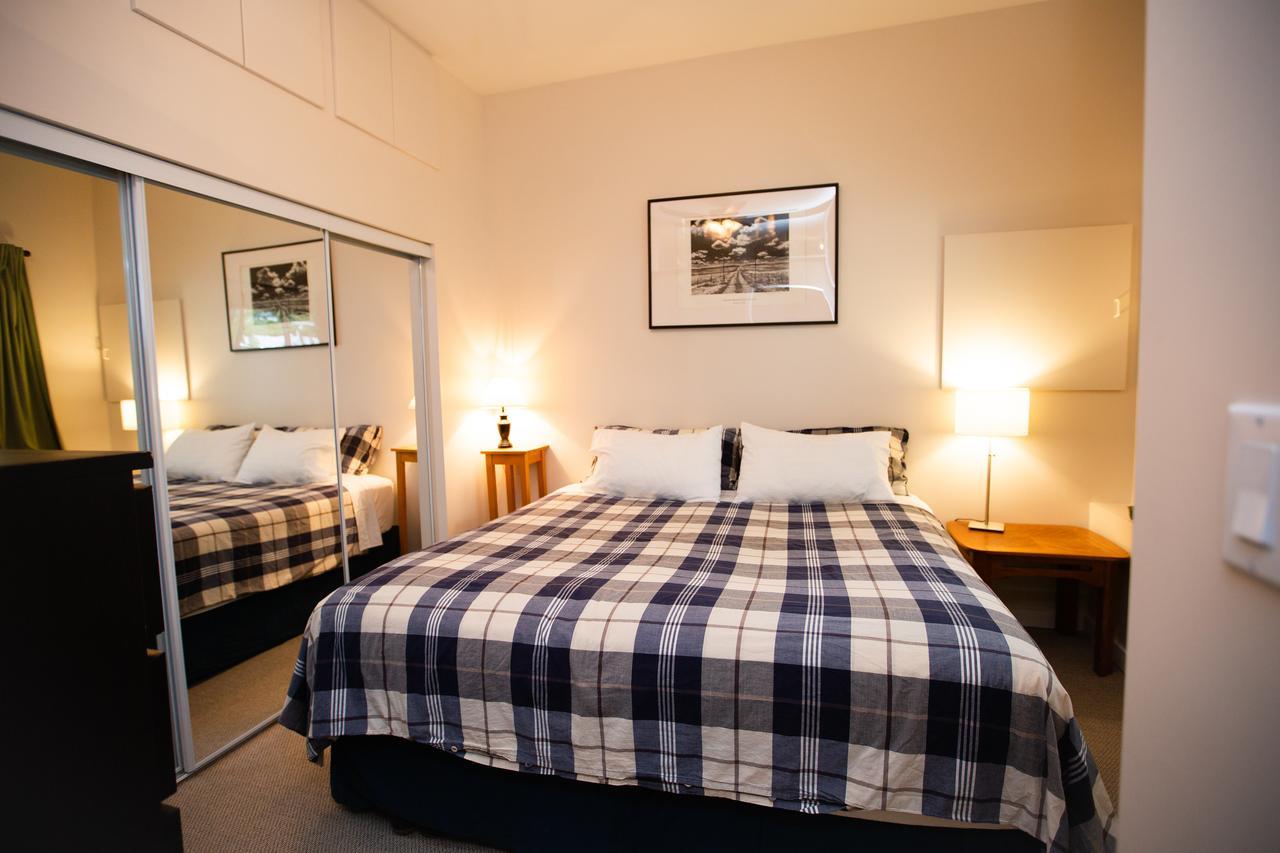 Alpenrose Revelstoke Bed & Breakfast ภายนอก รูปภาพ