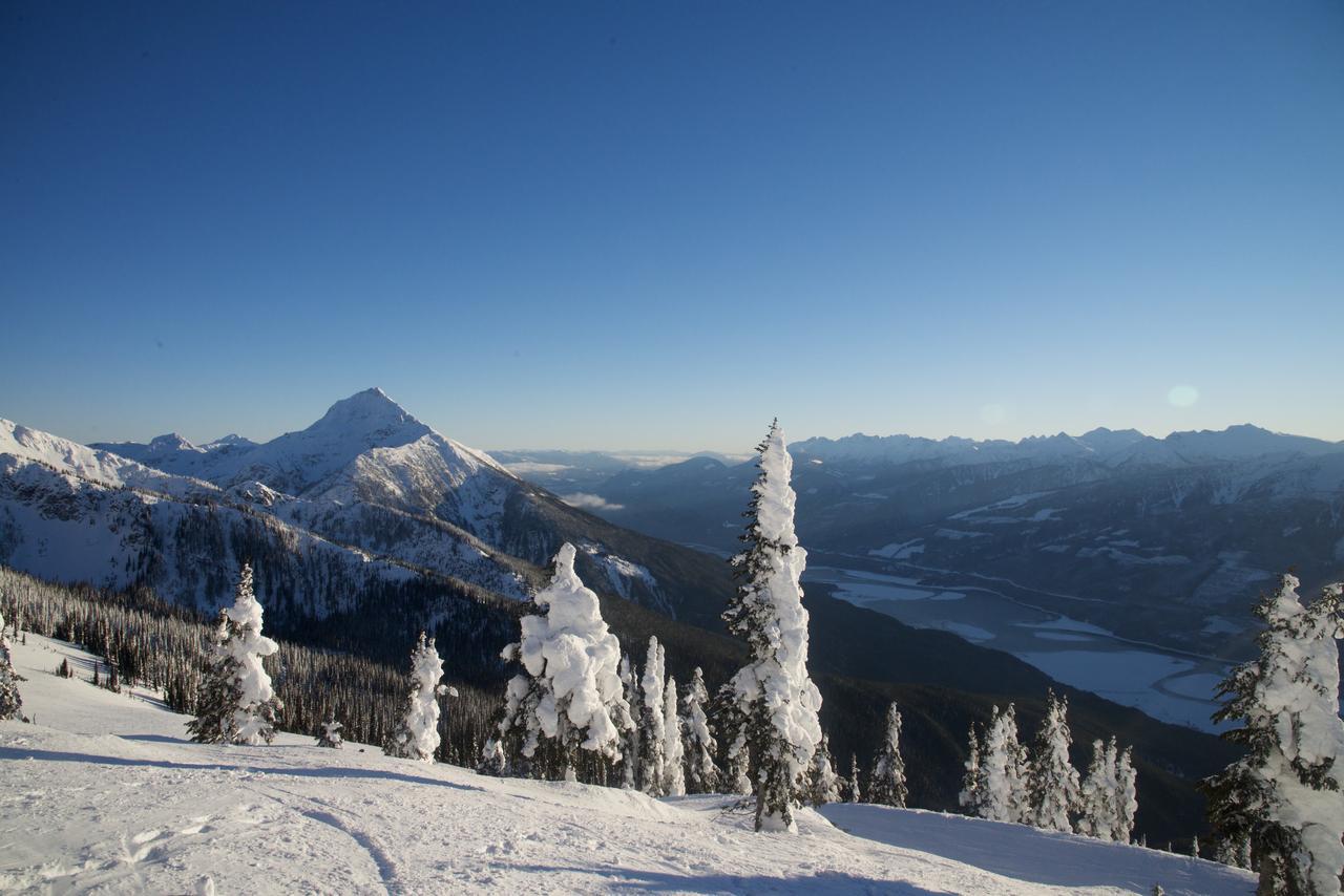 Alpenrose Revelstoke Bed & Breakfast ภายนอก รูปภาพ