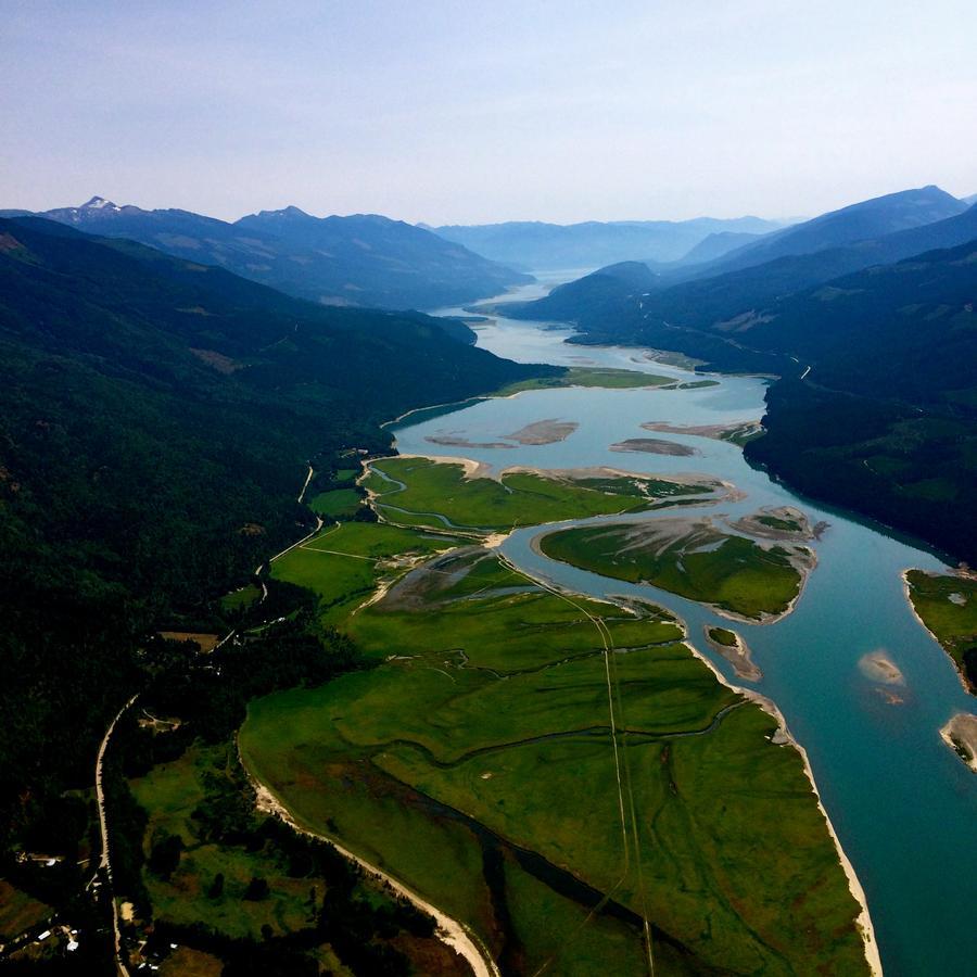 Alpenrose Revelstoke Bed & Breakfast ภายนอก รูปภาพ